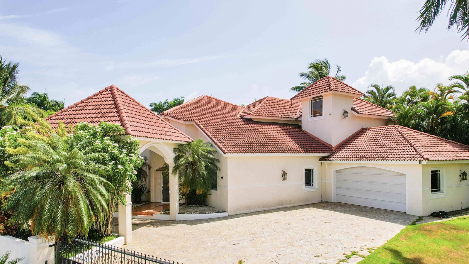 5-Bedroom Villa with Resort-Style Amenities